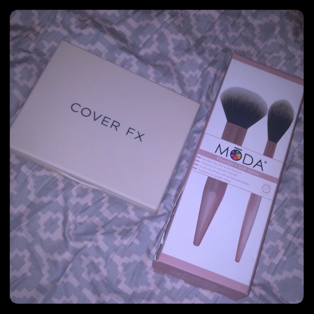 Face Pallette and brush bundle